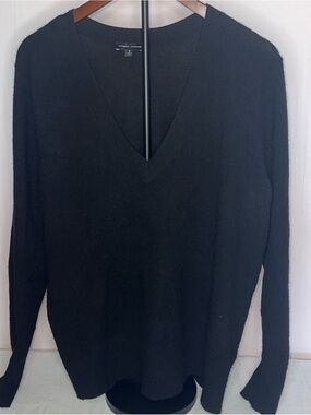 Universal Standard 100% Cashmere Men's Black V-Neck Sweater